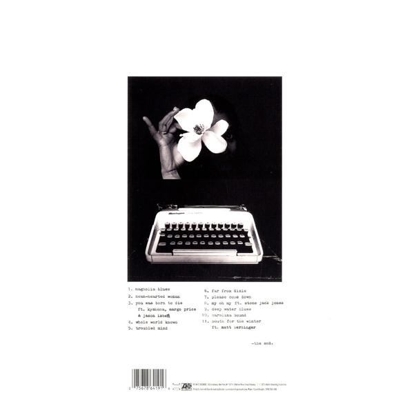 Die Rückseite eines Musikalbums mit einer Hand, die eine Blume und eine Schreibmaschine hält.