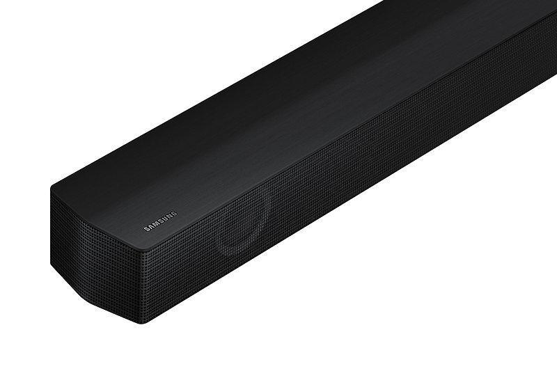 Schwarze Samsung Soundbar auf Weiß. Das Samsung-Logo ist sichtbar.