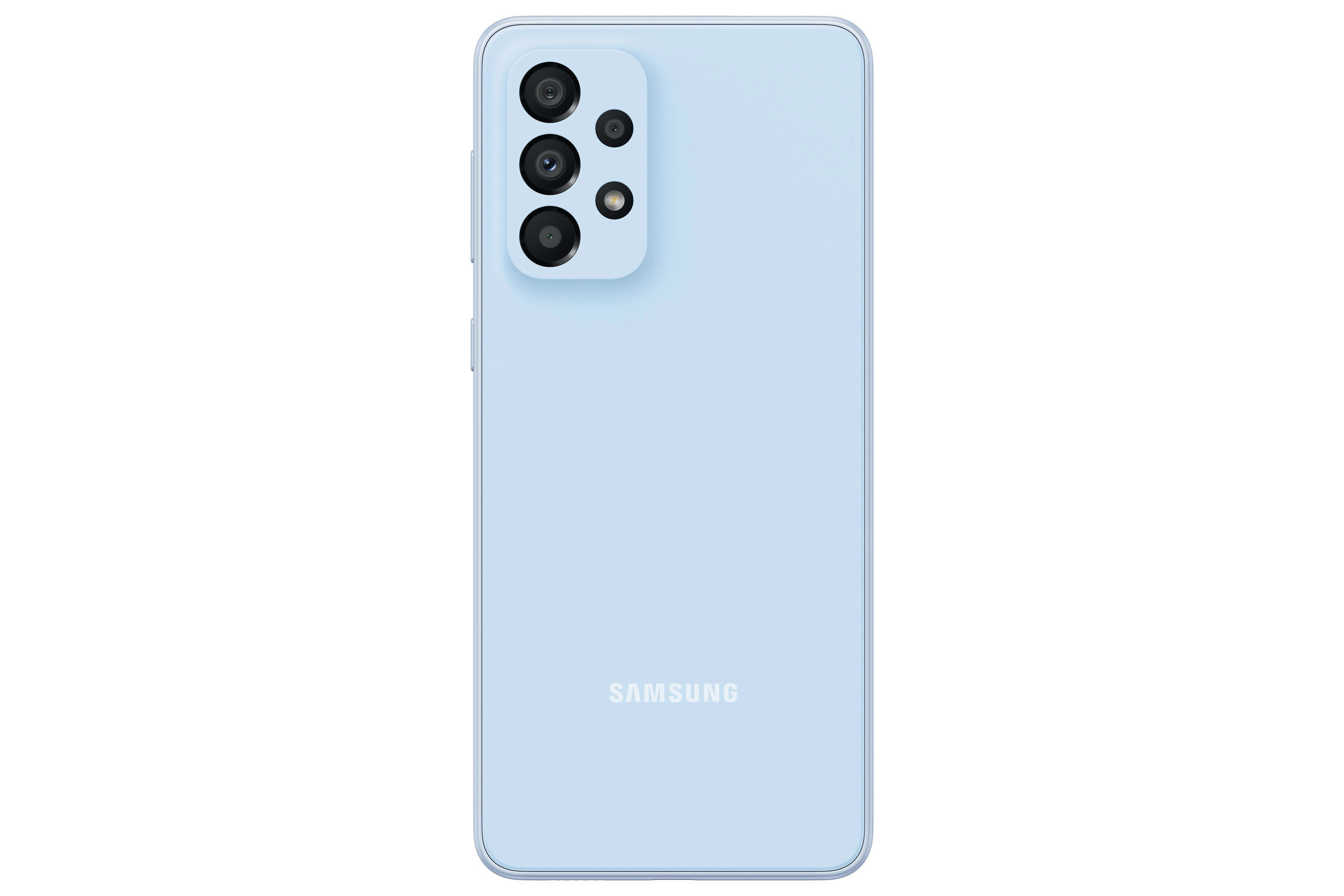 Hellblaues Samsung-Telefon, Rückansicht, mit drei Kameras. SAMSUNG-Logo unten.
