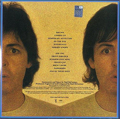 Paul McCartney albumjának hátlapja, két képpel róla. A szöveg a dalok címeit és a stáblistát sorolja fel.