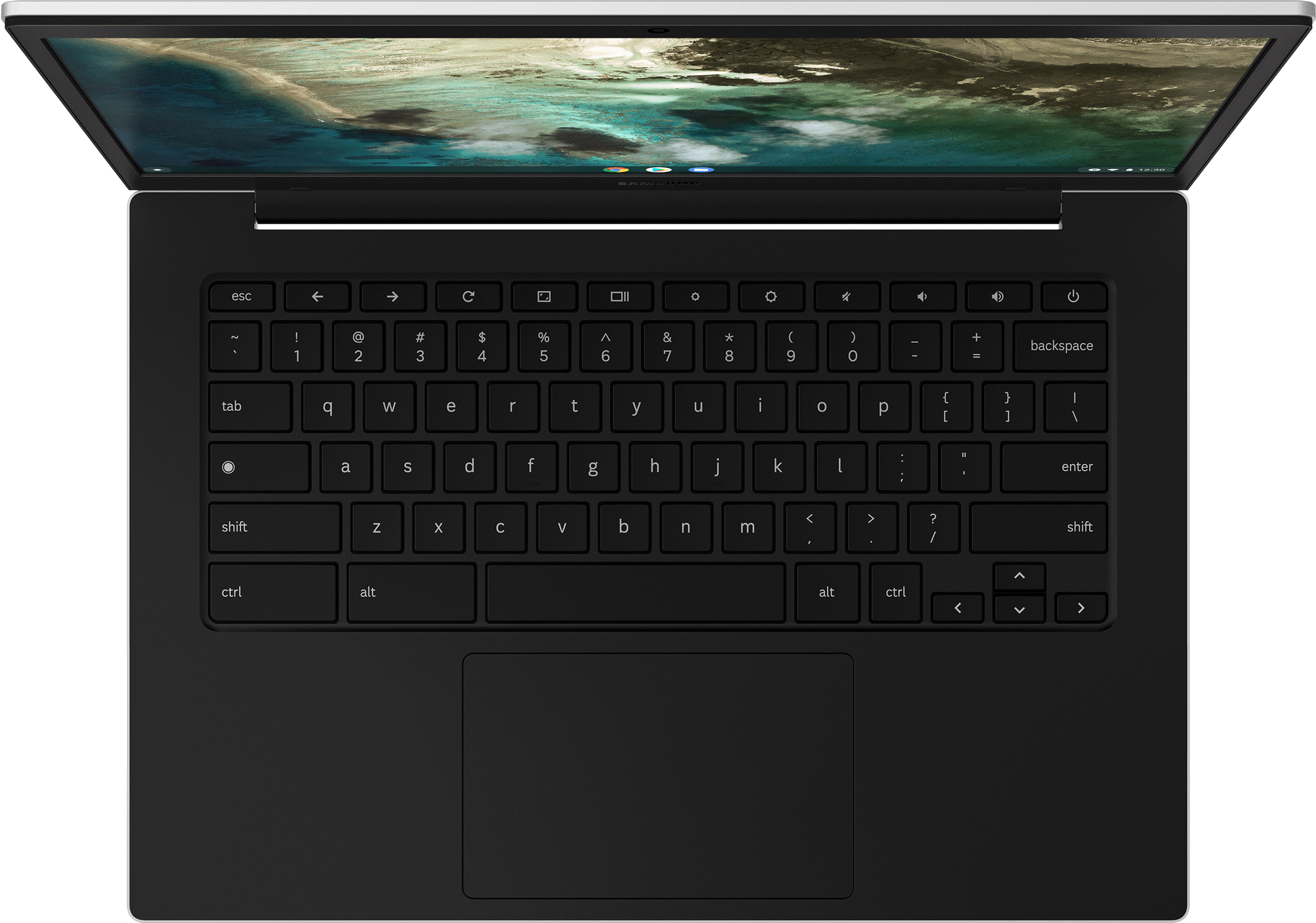 Een open zwarte laptop toont toetsenbord en trackpad. Het scherm toont een landschap.