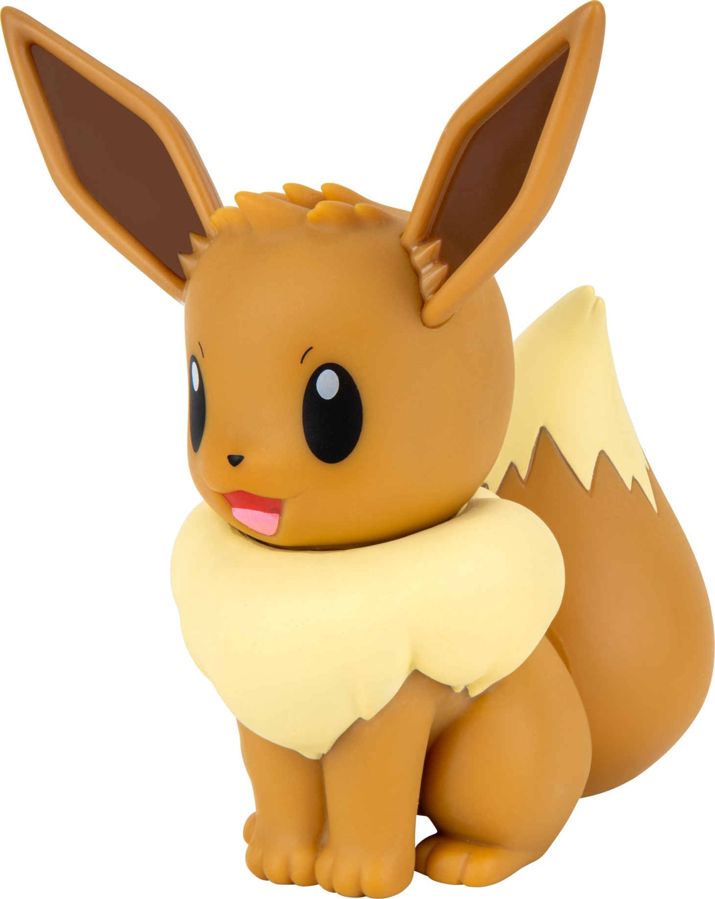Figura di Eevee. Corpo, orecchie e coda marroni. Posizione seduta. Lingua rosa visibile. Sfondo bianco.