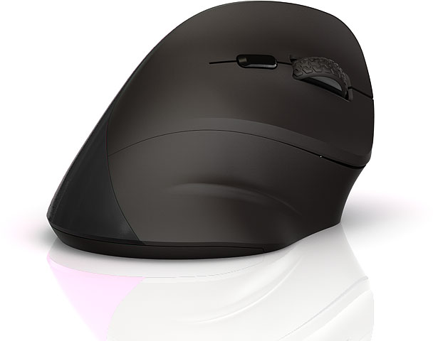 Eine schwarze ergonomische Maus mit einem Scrollrad und einem geschwungenen Design auf weißem Untergrund.