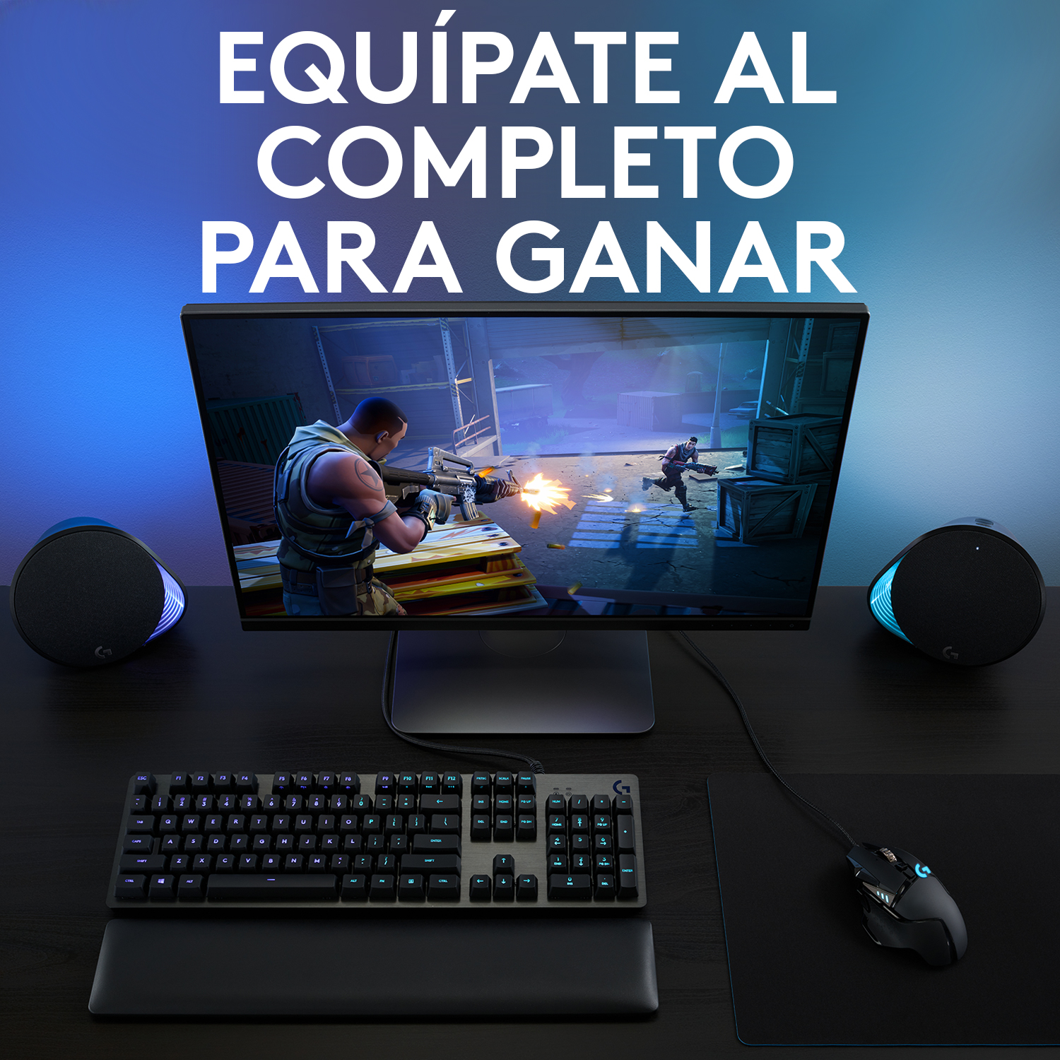 Configuración de juego con monitor, teclado y altavoces.