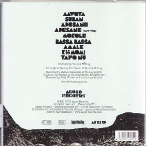 Die Rückseite einer CD mit Text und einer Schwarz-Weiß-Landschaft.