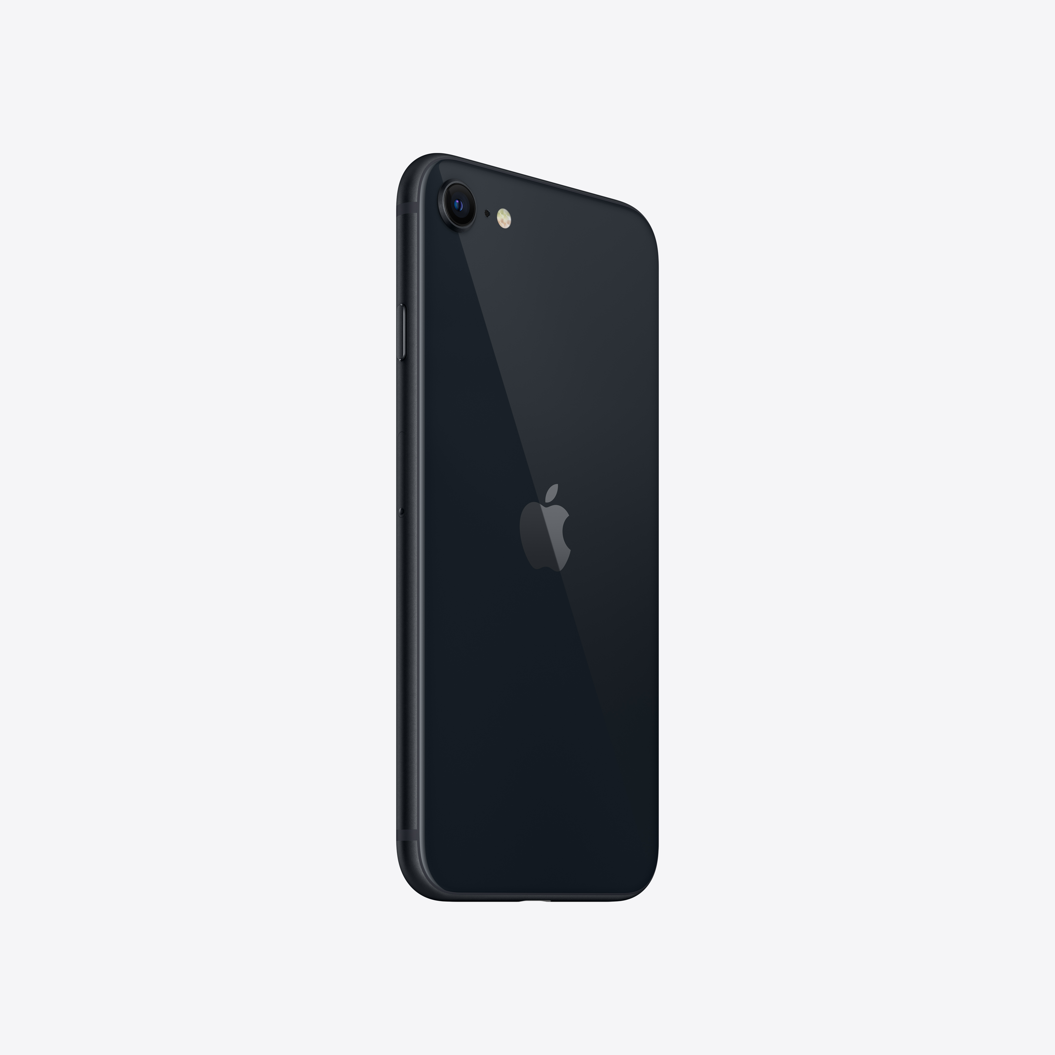 Arkasından siyah bir iPhone SE, Apple logosunu ve kamerayı gösteriyor, hafifçe yana eğilmiş.