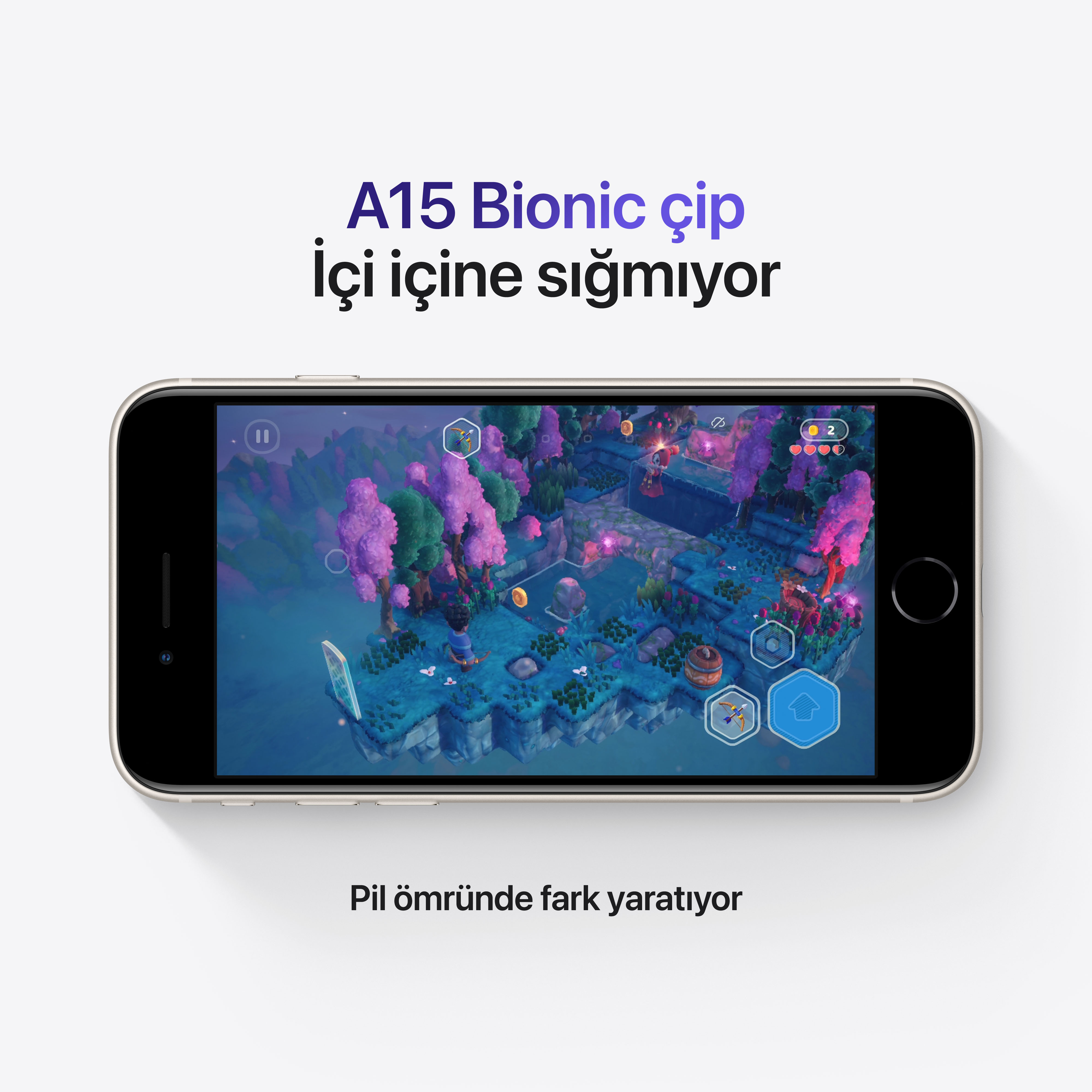 Türkçe metinli bir oyun arayüzü gösteren bir iPhone. Arka plan beyaz.