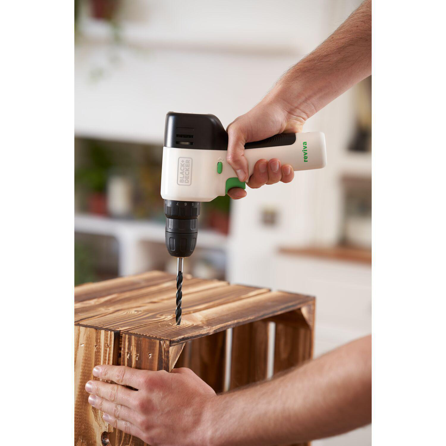 BLACK & DECKER reviva™ 12V Akku-Bohrschrauber REVDD12C