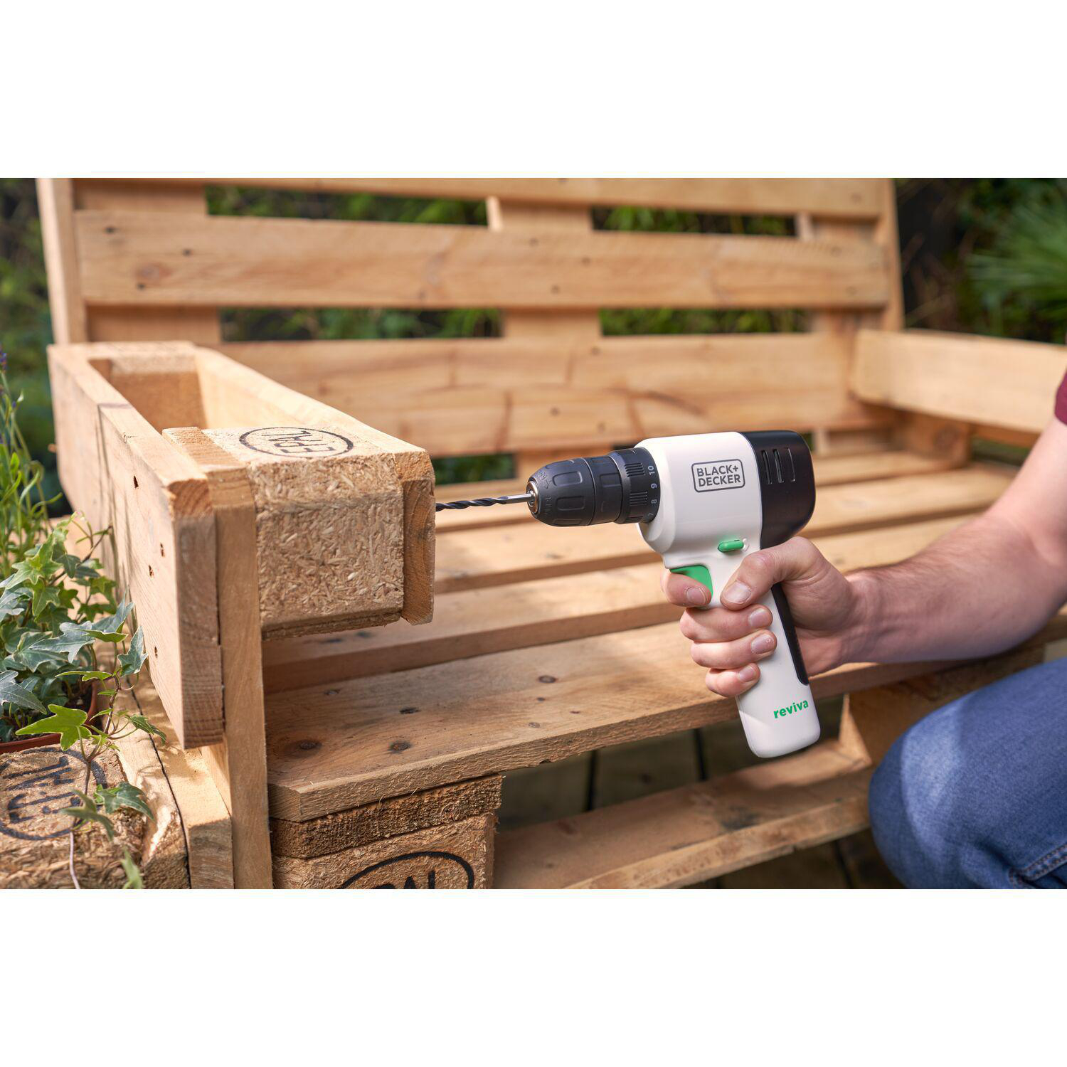 BLACK & DECKER reviva™ 12V Akku-Bohrschrauber REVDD12C