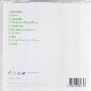 CD-Rückseite. Titelliste in Grün. Barcode sichtbar. Weißer Hintergrund.