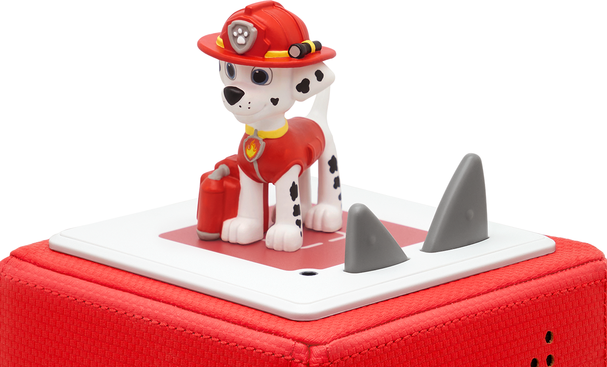 Paw Patrol Spielzeug. Marshall der Hund auf roter Plattform. Graue Haifischflossen.