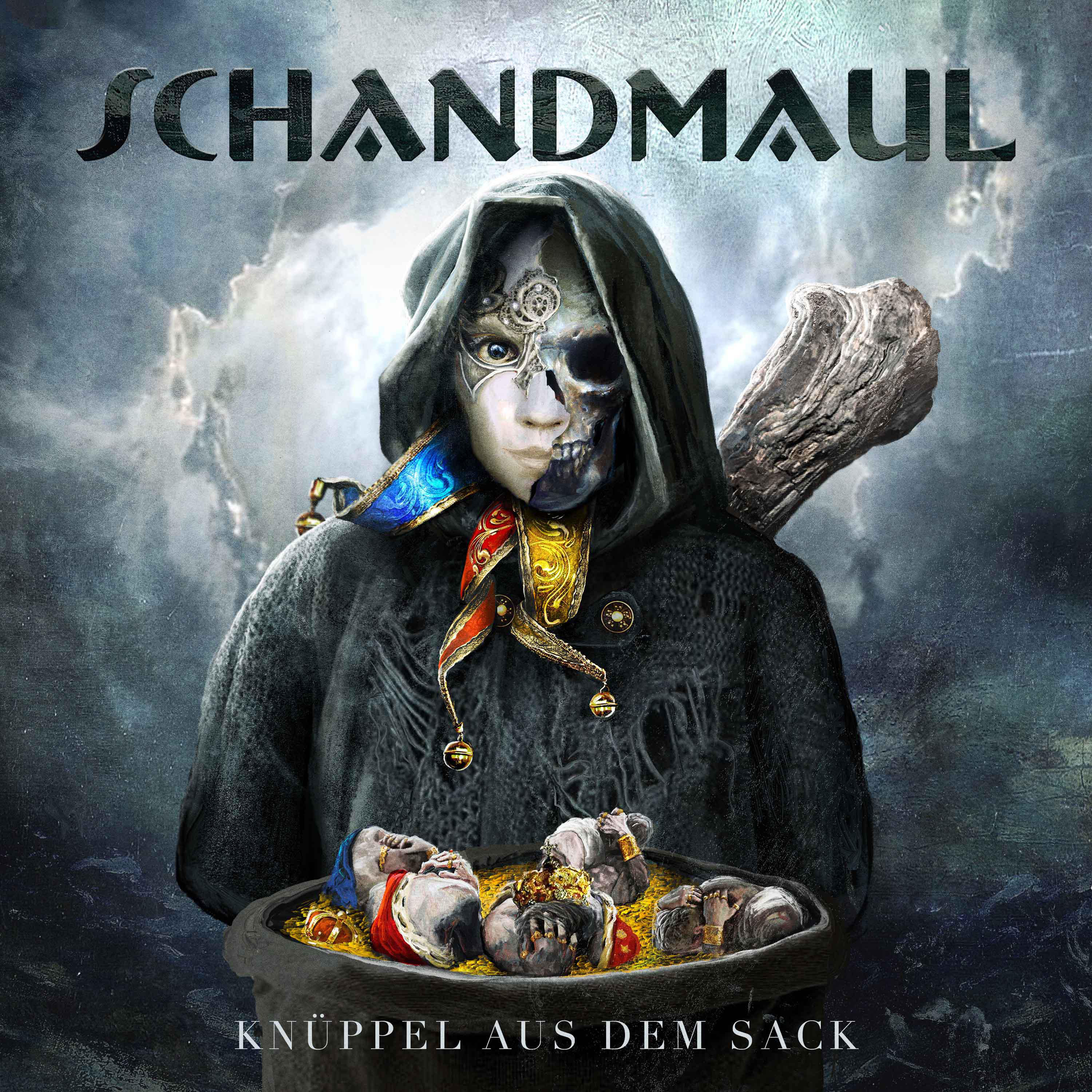 Albumcover: Figur mit Maske hält Schüssel mit Gold. Titel: Schandmaul, Knüppel aus dem Sack.