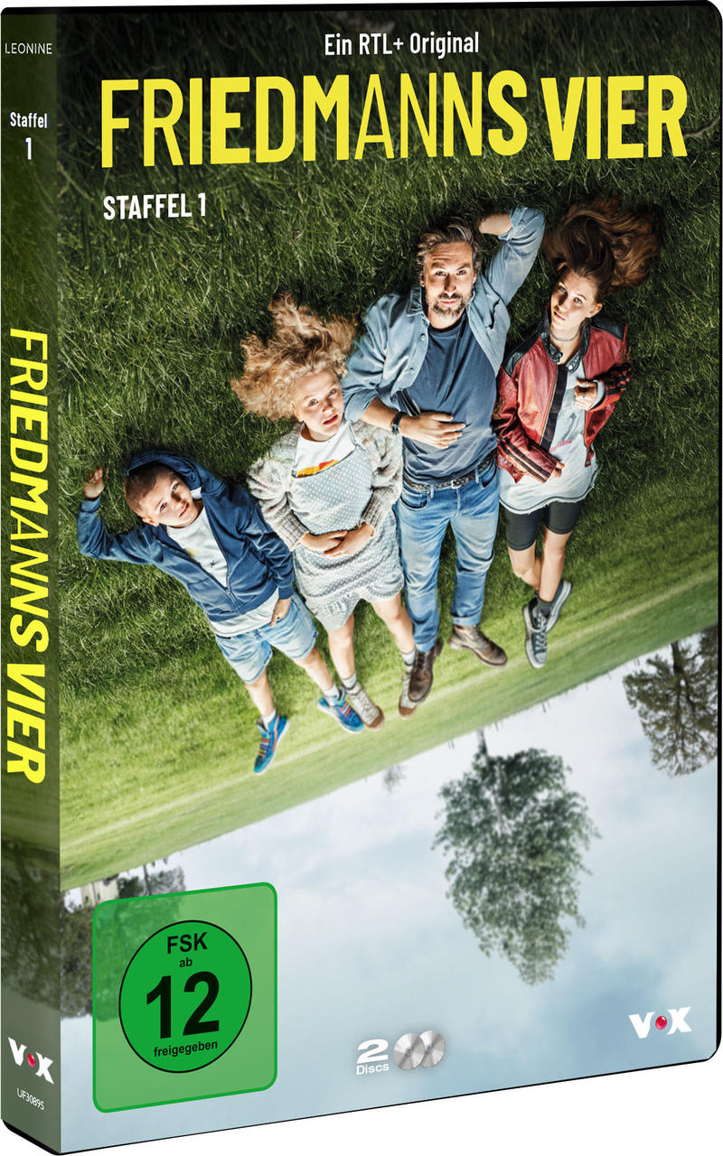 DVD-Cover mit vier Personen, die auf Gras liegen. Text: 'FRIEDMANNS VIER' und 'STAFFEL 1'.