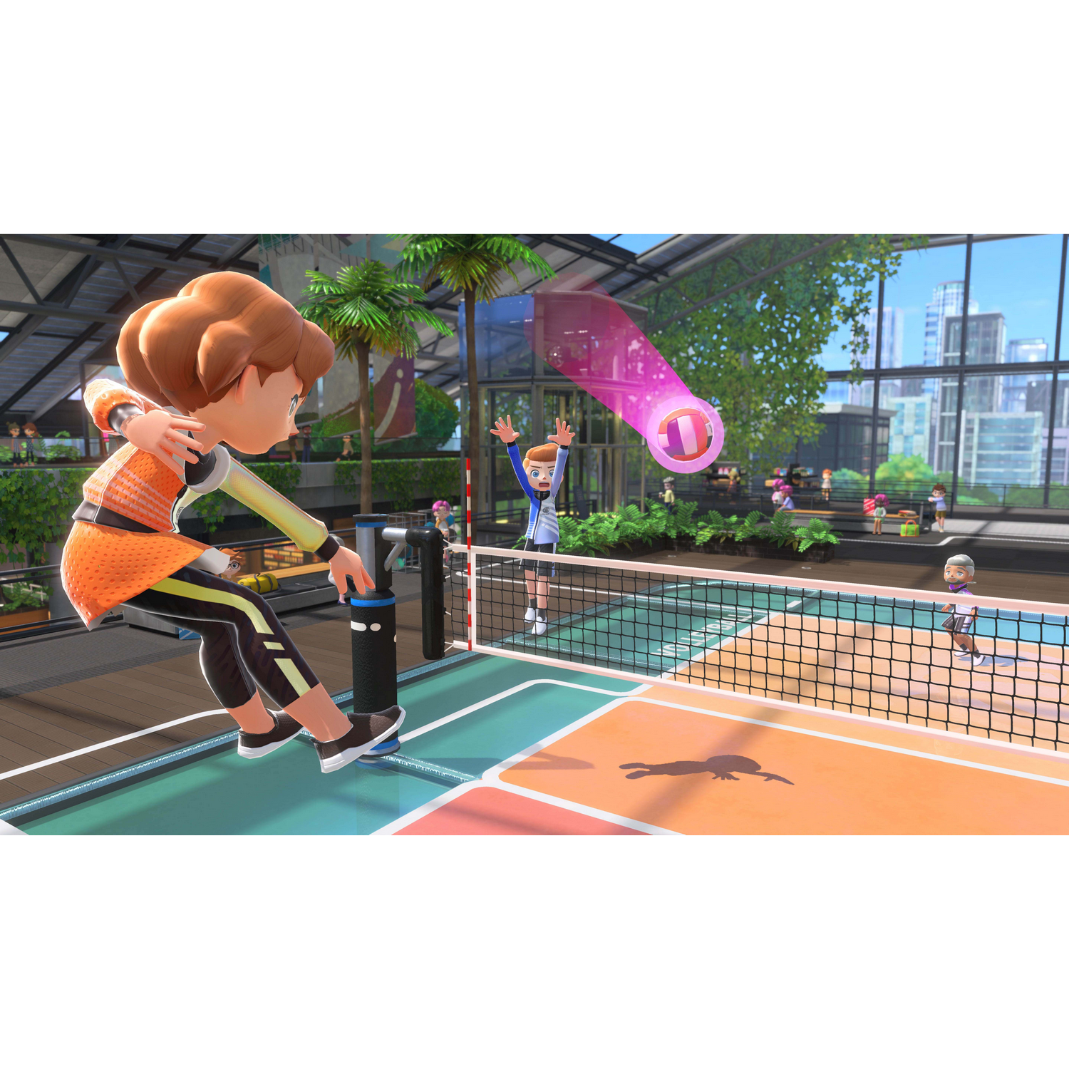 Escena de videojuego con jugadores de voleibol en una cancha. La pelota está en el aire, toma de acción.