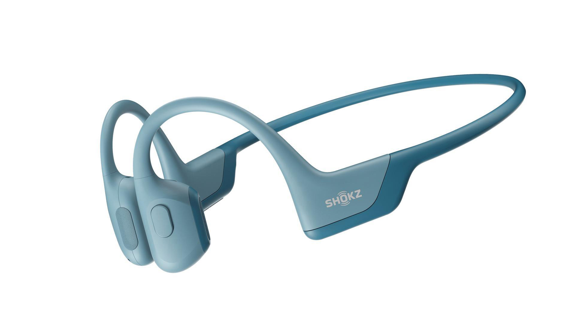 Blaue Shokz-Knochenschallkopfhörer auf weißem Hintergrund. Der Markenname ist sichtbar.