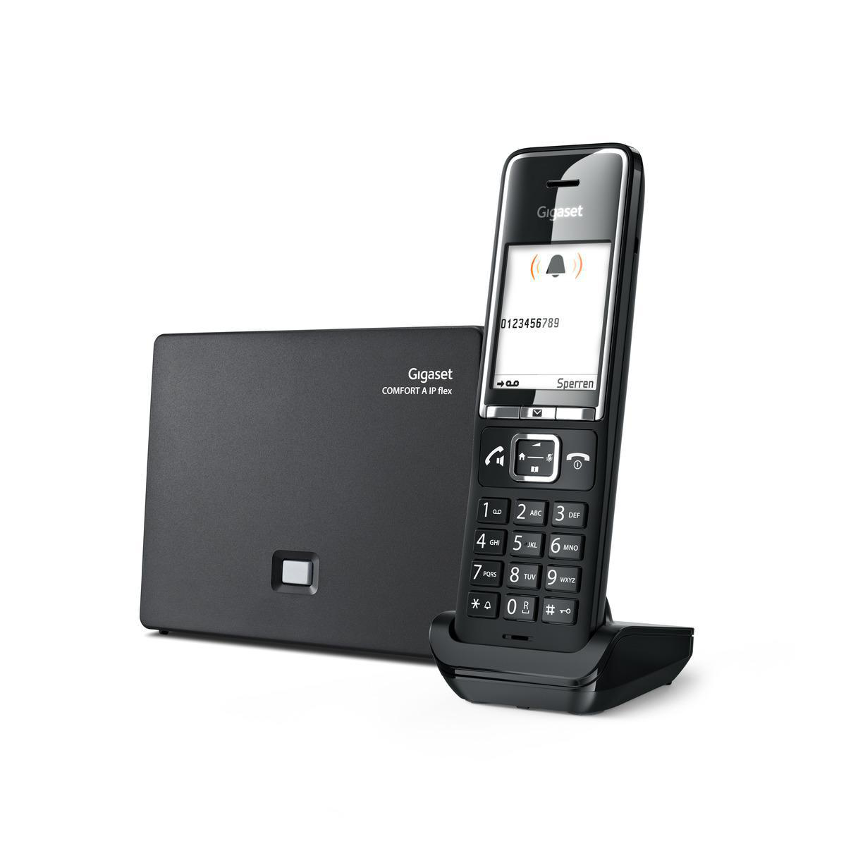 Eine schwarze Gigaset IP-Box mit einem schnurlosen Telefon auf einem Ladegerät. Das Telefon hat ein Display.