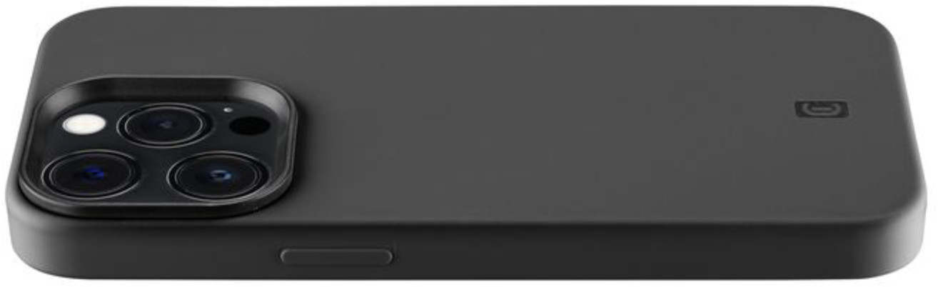 Coque de téléphone noire avec découpe caméra et petit bouton latéral, montrant l'arrière.