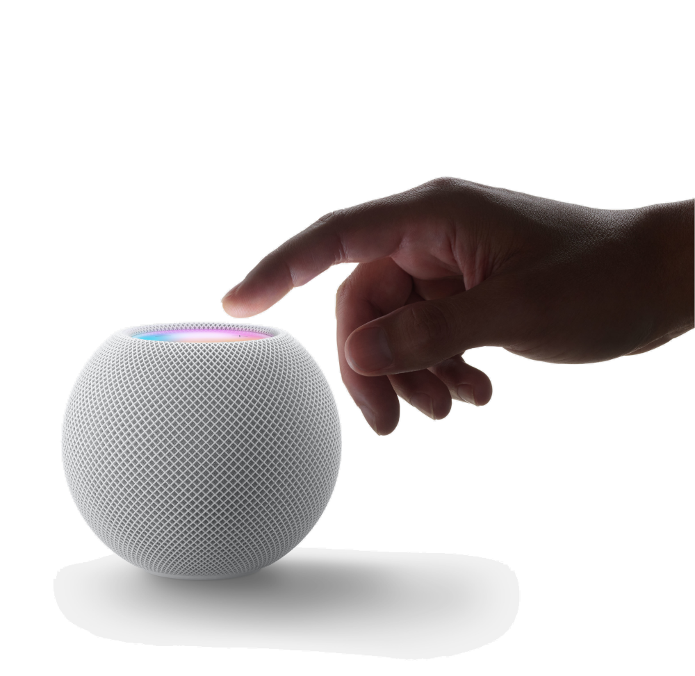 Hand die een witte HomePod aanraakt met een regenboogtop, tegen een zwarte achtergrond.