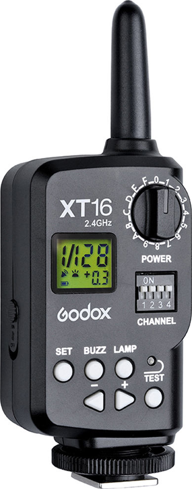 Un déclencheur de flash Godox XT16 noir. Il possède un écran, des boutons et une antenne.