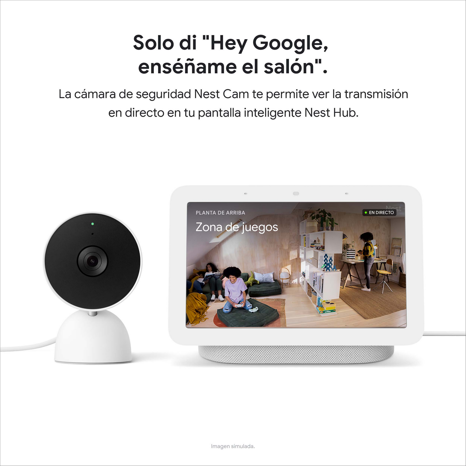 Pantalla inteligente que muestra la vista de una habitación desde una cámara de seguridad. Cámara junto a la pantalla.