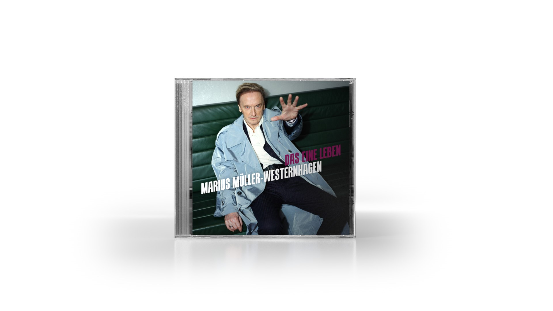 Eine CD-Hülle mit einem Mann in hellblauem Mantel. Titel: 'Das eine Leben' von Marius Müller-Westernhagen.