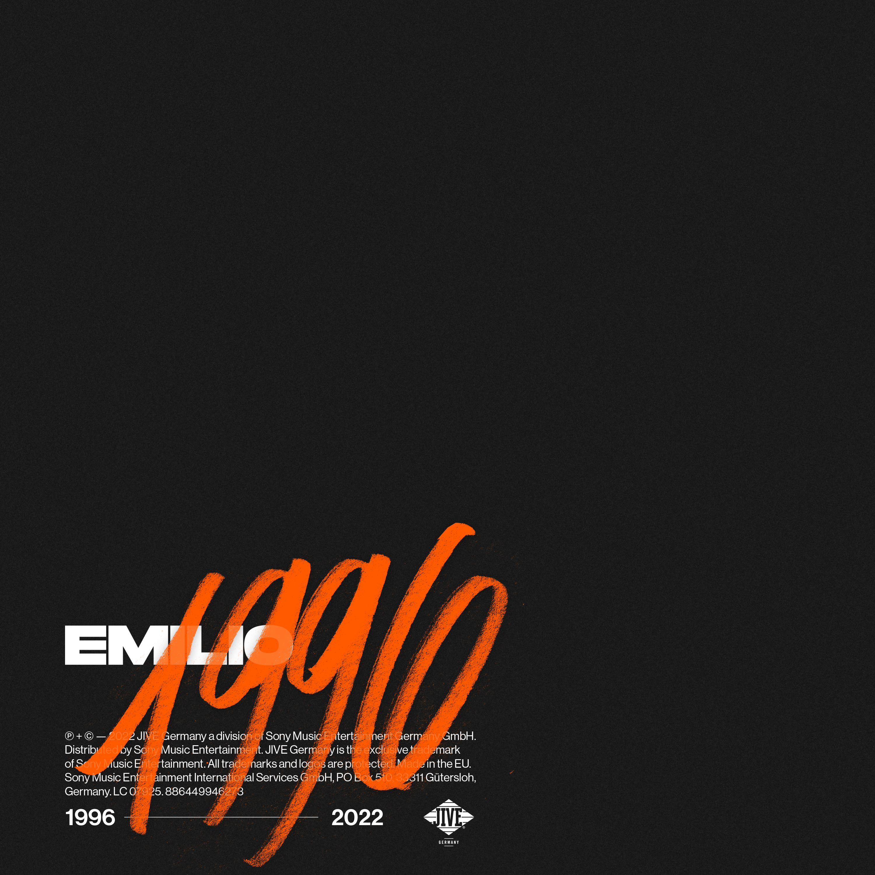 Schwarzer Hintergrund mit orangefarbenem Text: 1996 und das Wort EMILIO.