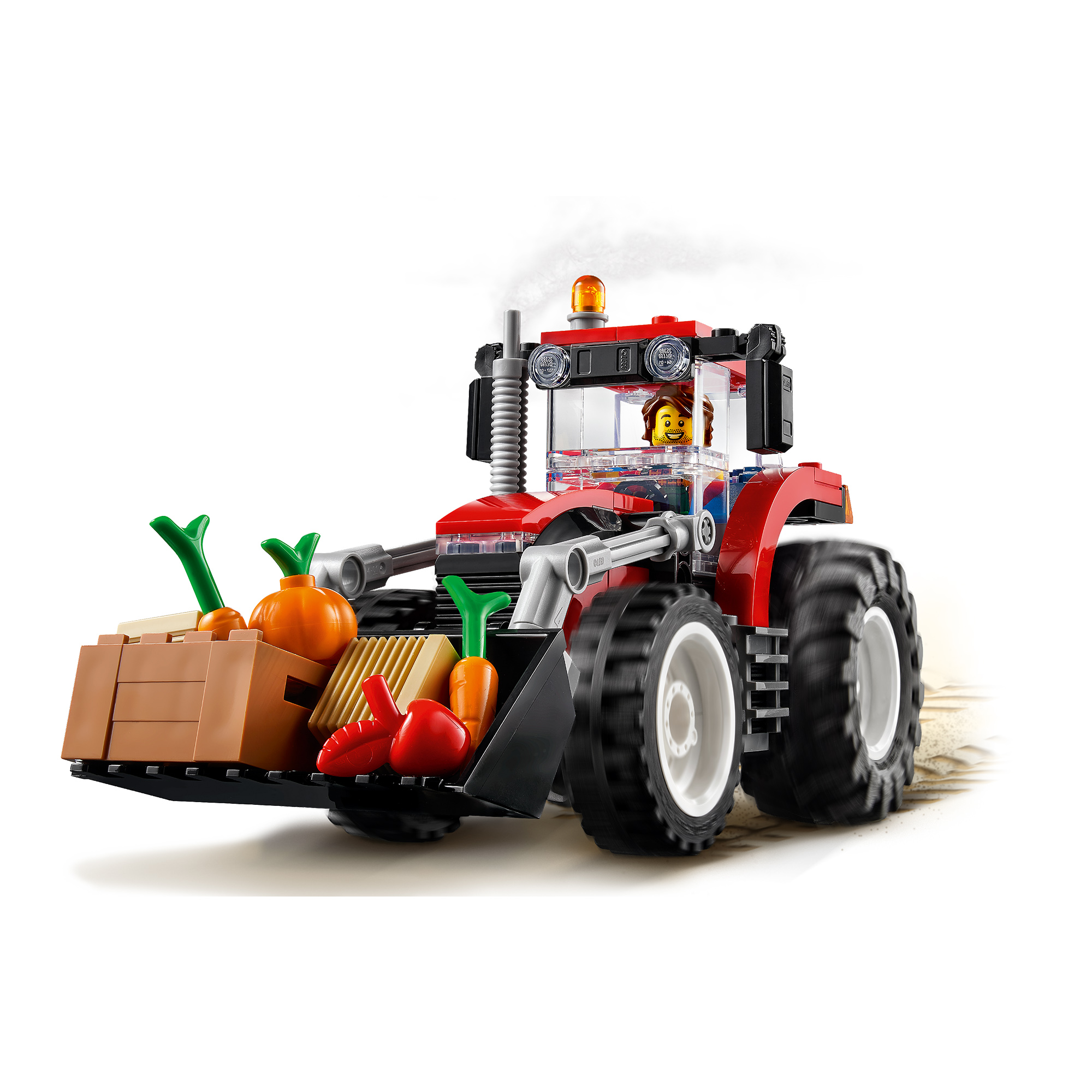 Ein roter Lego-Traktor mit einer Minifigur als Fahrer transportiert eine Holzkiste mit Gemüse in der Schaufel.