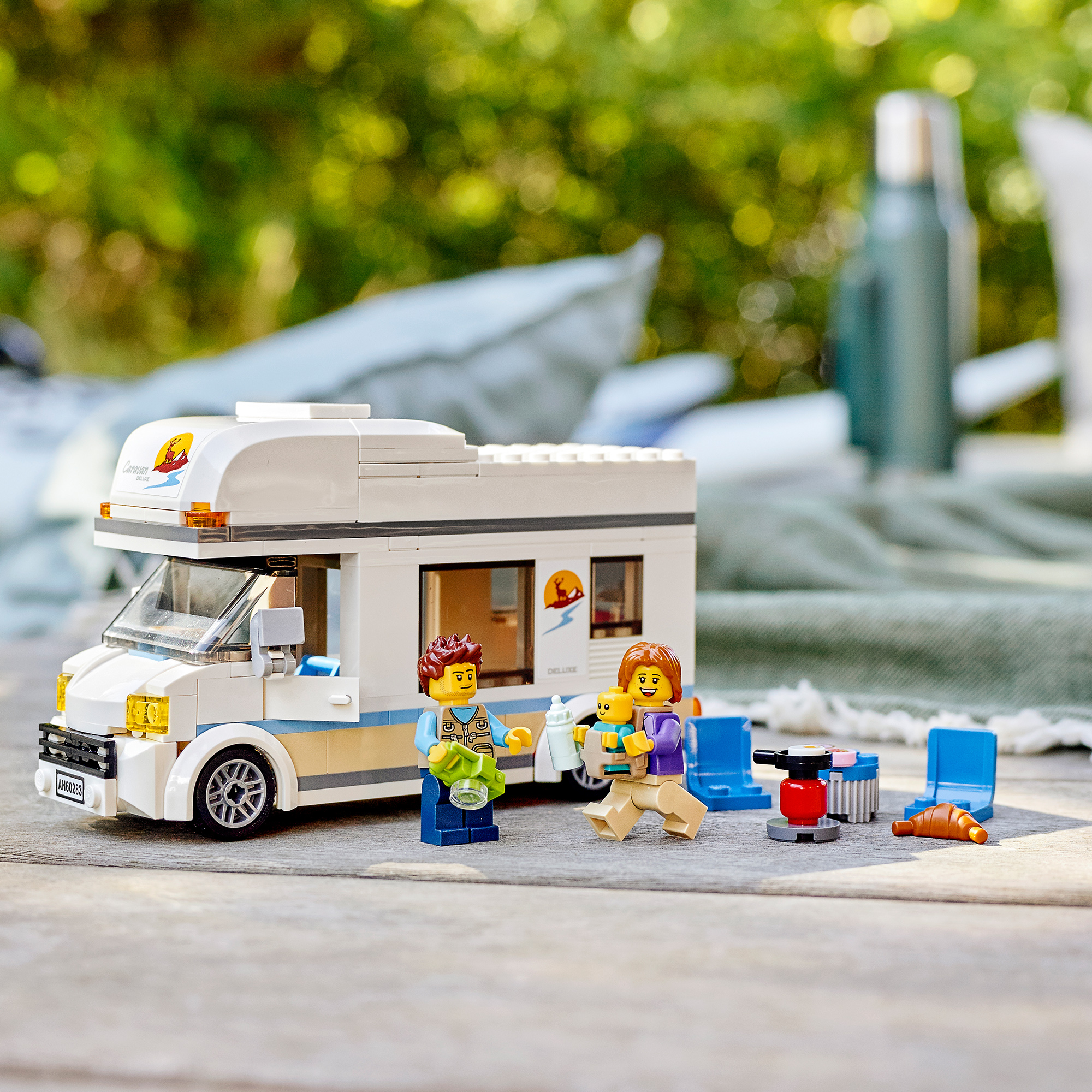 LEGO City 60283 Ferien-Wohnmobil Bausatz, Mehrfarbig