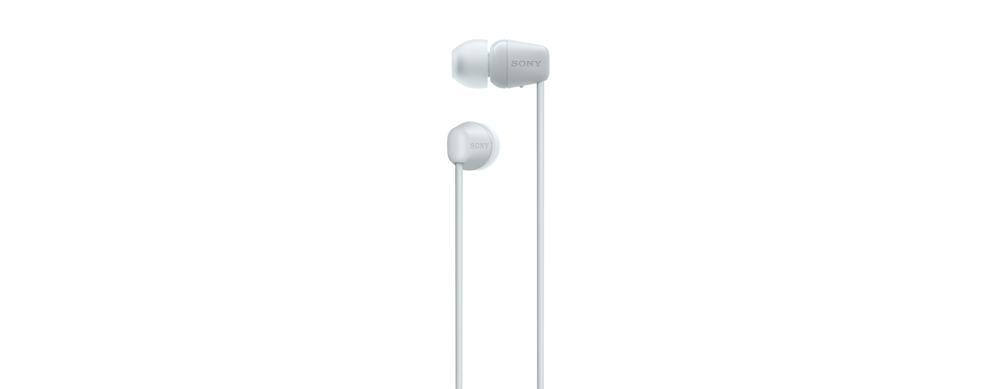 Weiße Sony-Ohrhörer mit weißen Kabeln auf schwarzem Hintergrund.
