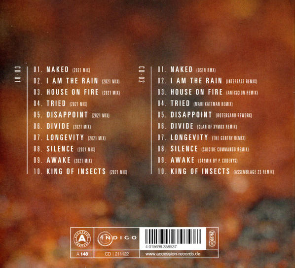 CD-Cover mit Trackliste und Logos auf strukturiertem orangefarbenem Hintergrund.
