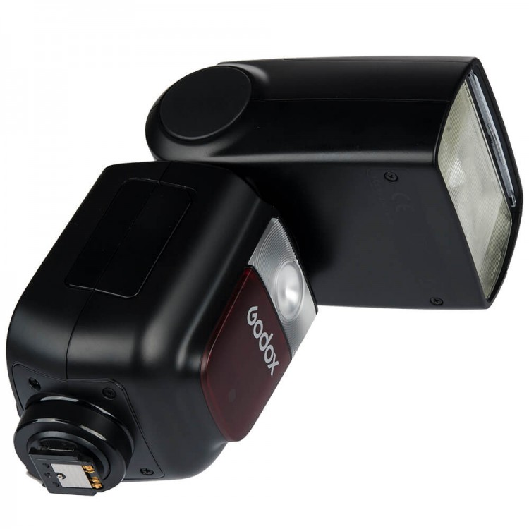 Flash d'appareil photo noir avec un logo rouge. Il a une lumière et un support.