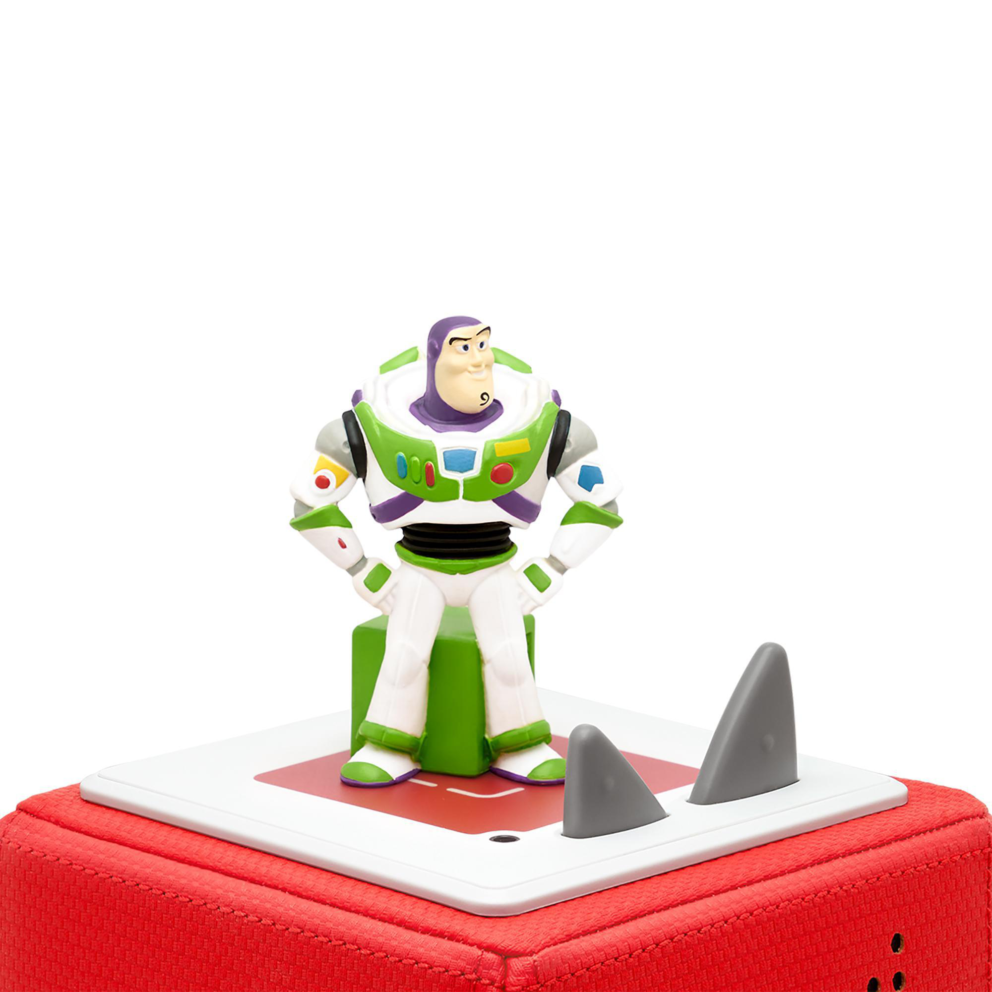 Buzz Lightyear Figur steht auf roter Basis mit Haifischflossen.