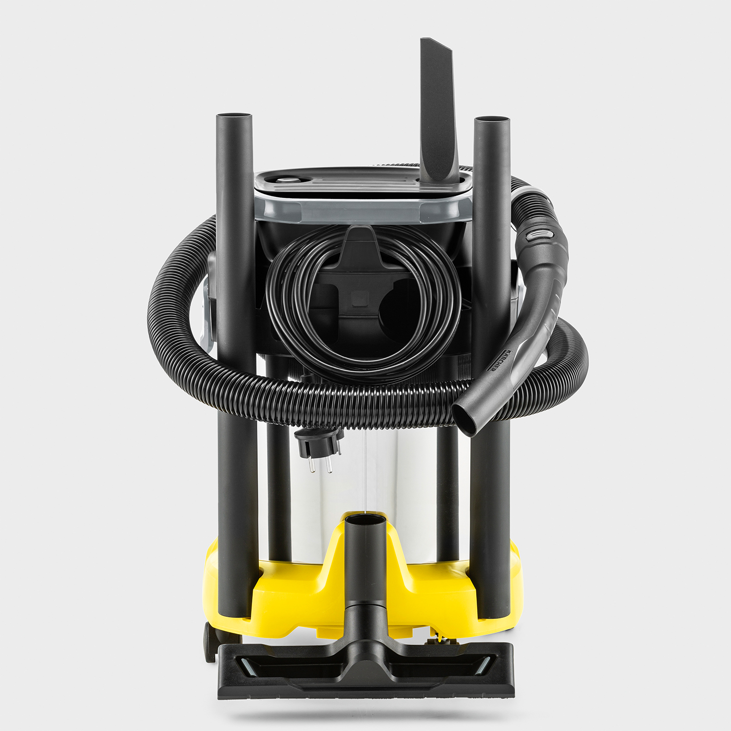 Aspirapolvere giallo e nero. Ha un tubo e accessori. Sfondo bianco.
