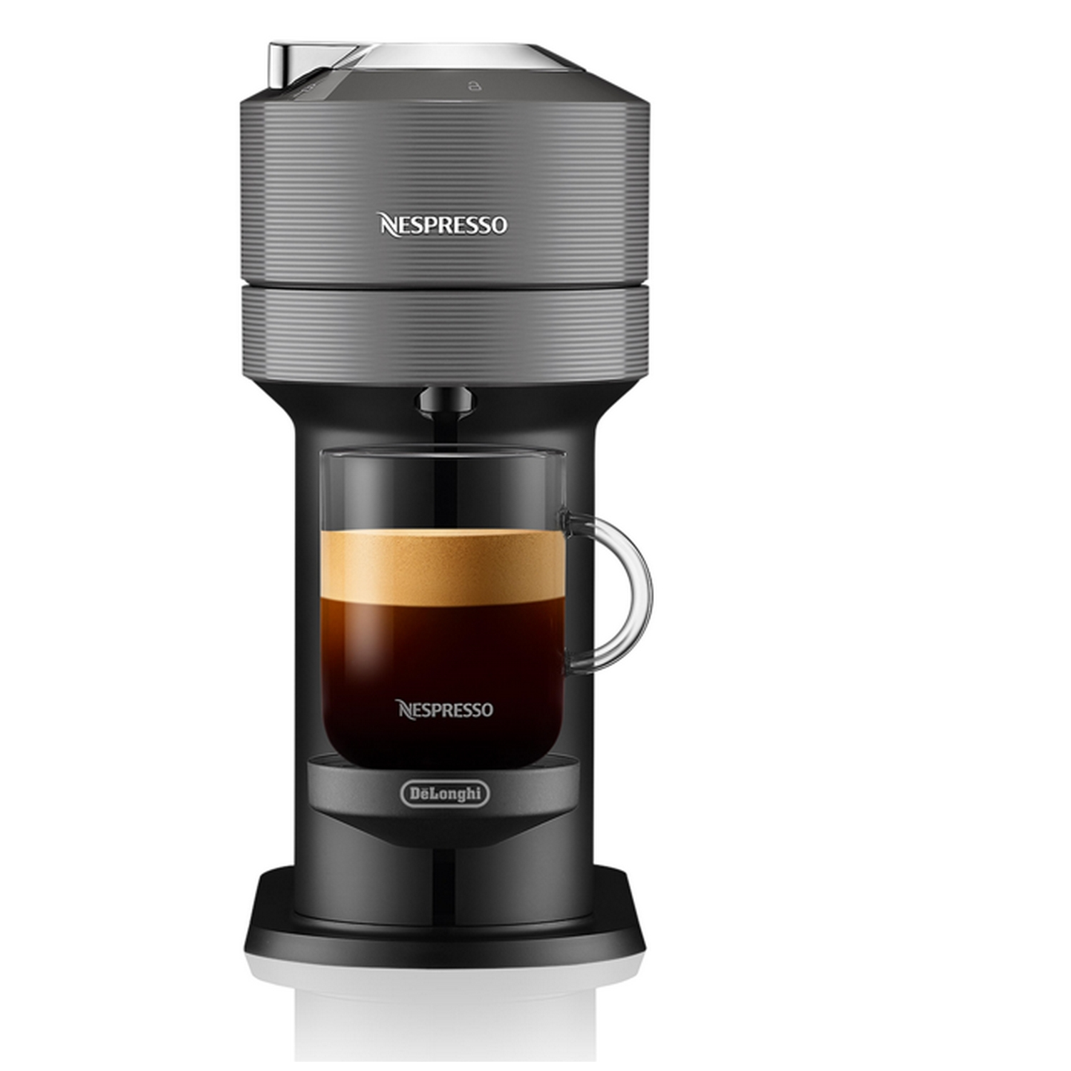 Máquina Nespresso negra con un vaso de café. La marca está en el frente.
