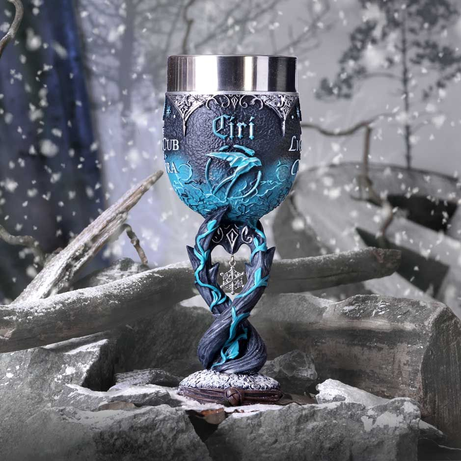 Gobelet décoratif, noir et bleu avec bord argenté. Représente une femme et un flocon de neige.
