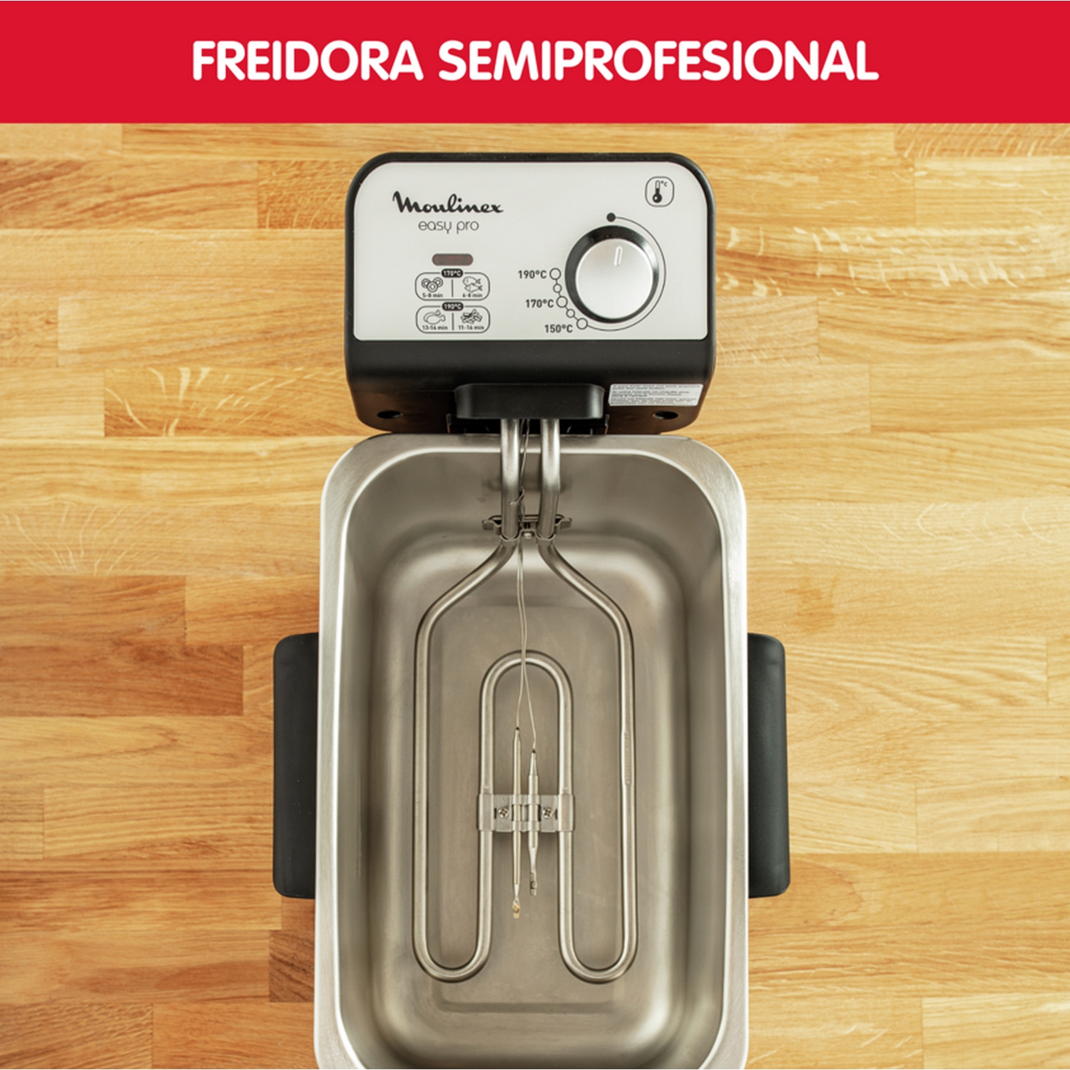 Freidora con controles. La freidora está sobre una superficie de madera.