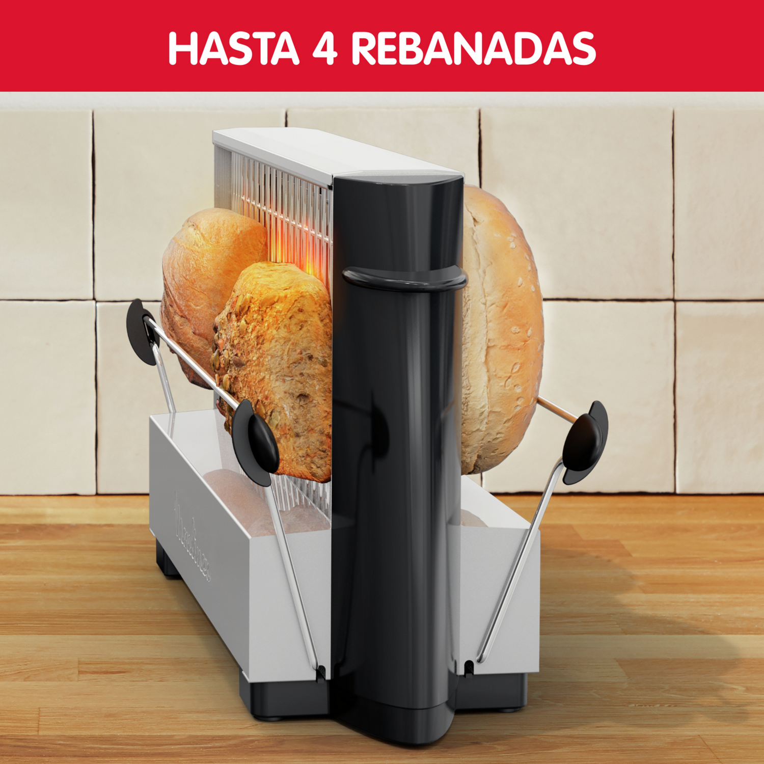 Tostadora con rebanadas de pan, texto 'Hasta 4 Rebanadas' arriba, sobre superficie de madera.