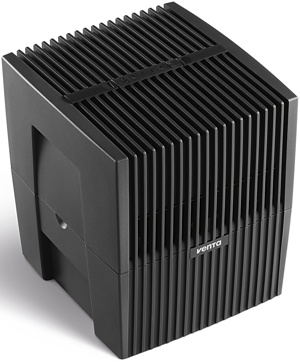 Purificatore d'aria nero con fessure verticali, parte superiore angolata. Sfondo bianco.