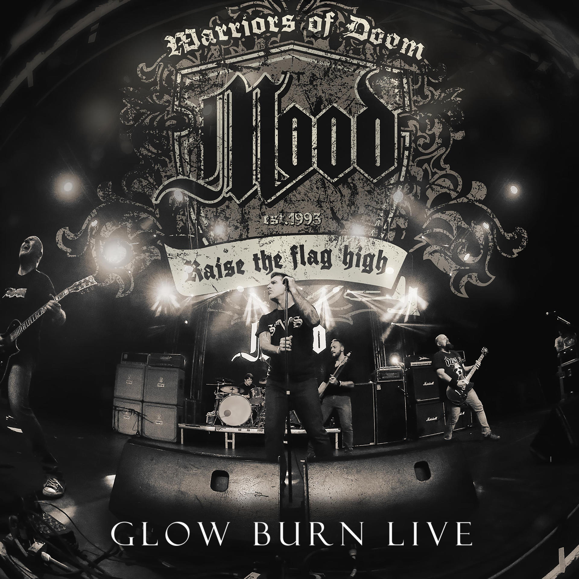 Zenekar a színpadon. A poszteren a 'Warriors of Doom', 'Glow Burn Live' feliratok láthatók.