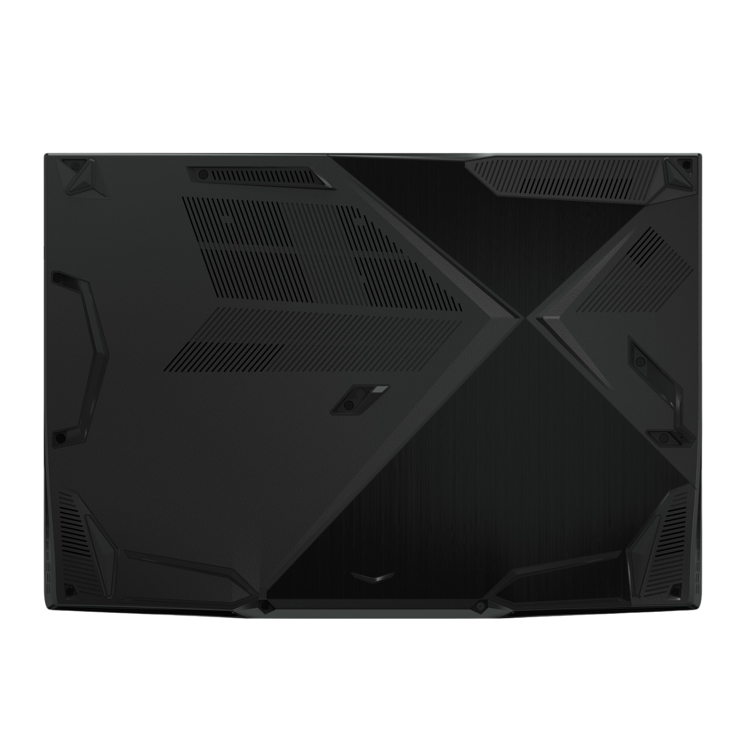 Parte inferior de portátil negro. Tiene orificios de ventilación y un elemento de diseño.