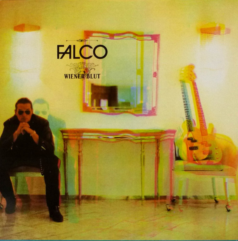 Falco album borítója, egy fekete öltönyös, napszemüveges férfi, aki egy széken ül.