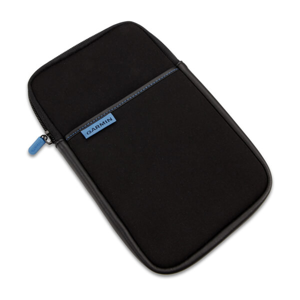 Schwarzes Garmin-Etui mit blauem Reißverschluss und blauem Garmin-Etikett. Es ist eine Schutzhülle.