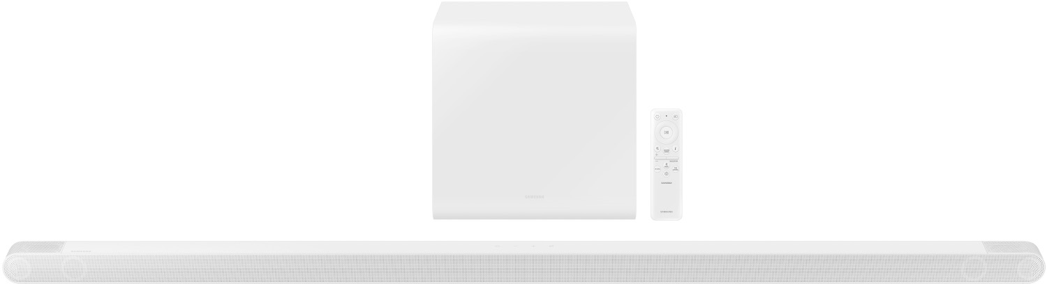 Een witte soundbar, subwoofer en afstandsbediening tegen een witte achtergrond.