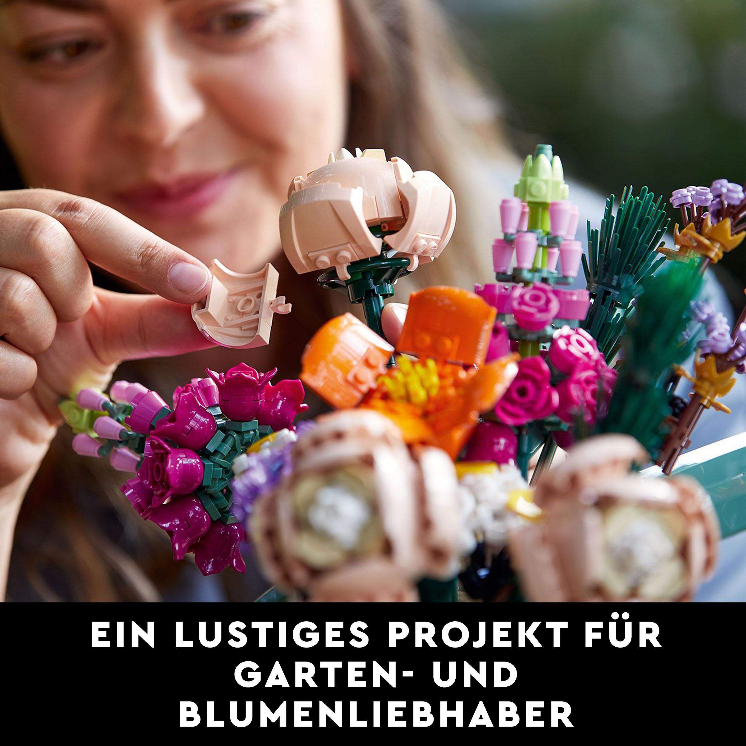 Frau arrangiert Lego-Blumen, Text: Ein lustiges Projekt für Garten- und Blumenliebhaber.