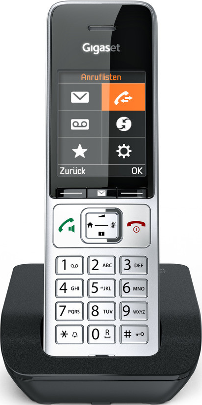 Ein Gigaset Schnurlostelefon mit orange-schwarzem Display auf einer schwarzen Ladestation.