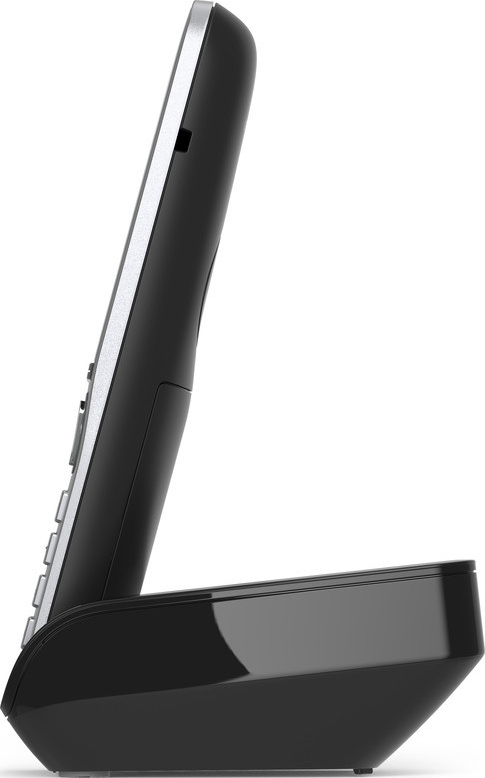 Ein schwarzes Telefon mit einer Basis. Das Telefon ist nach links abgewinkelt und zeigt die Seitentasten und den Lautsprecher.