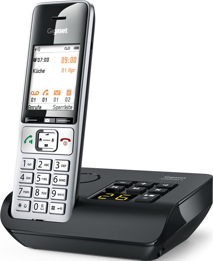 Ein silbernes und schwarzes Festnetztelefon mit schwarzer Basis. Der Bildschirm zeigt Zeit und Datum.