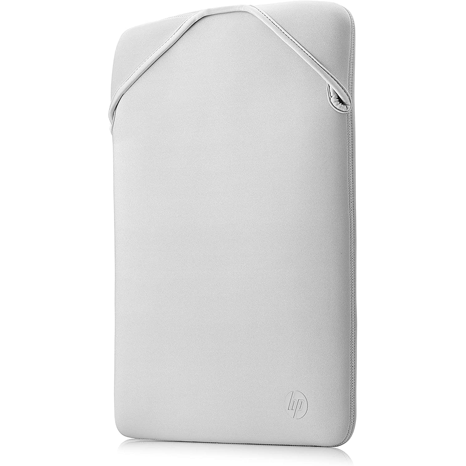 Una funda para portátil gris claro con un logotipo en la parte inferior derecha.