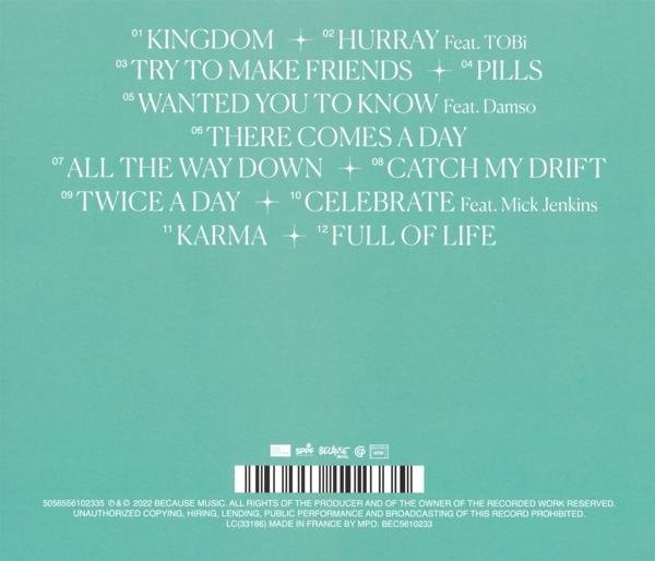 Liste des titres de plusieurs chansons avec un fond turquoise.