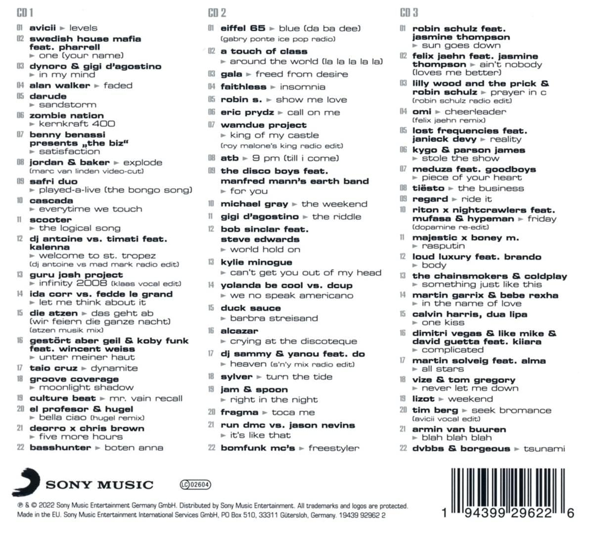 Drei CDs mit Titellisten. Der Hintergrund ist weiß. Die CDs sind mit 1, 2 und 3 nummeriert.